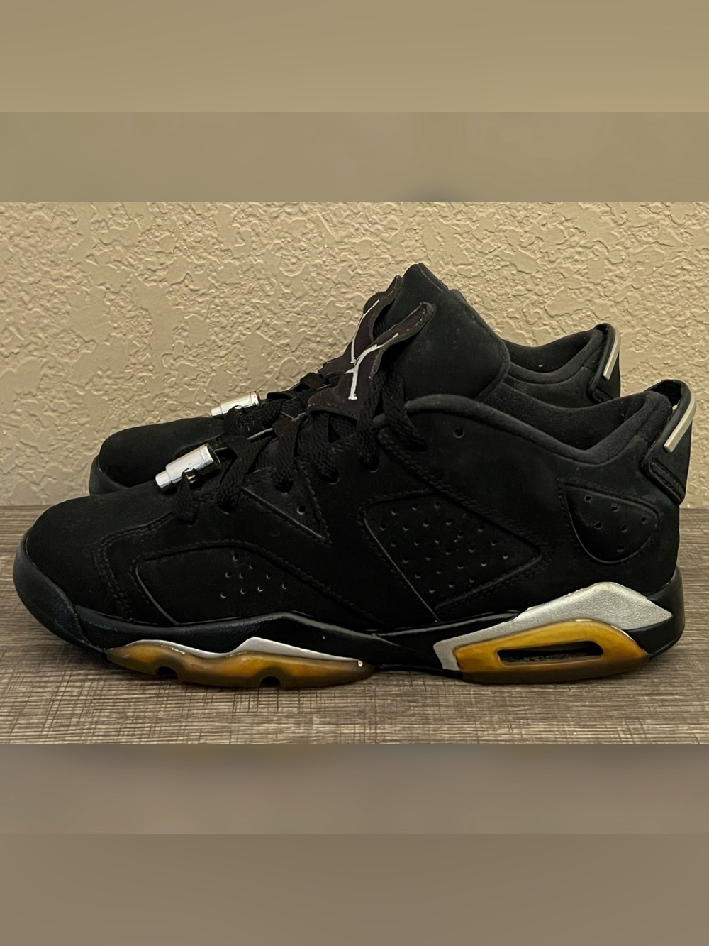 Jordan 6 Retro Low “Chrome” Big Boy Sneakers Size- 7Y